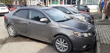 Kia Cerato sedan – boz rəng, şəhər və magistral üçün rahat və