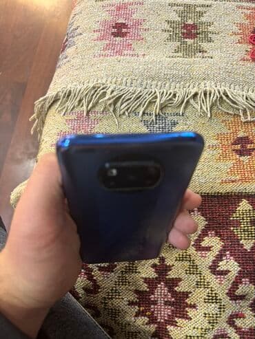 prastoy telfon: Məhsul: Mavi rəngli smartfon Xüsusiyyətlər və dizayn: - Korpus — 4