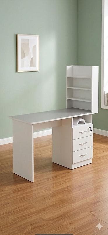 Manikür masası.təcili satılır dəyərindən ucuz. - Geniş iş səthi