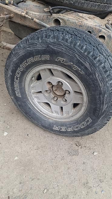 8 km teker bazari: İdeal veziyyetde 255 70 R15 4 ədəd disk təkərlər satıram 1 ədəd 255 — 5