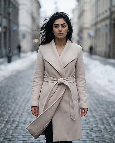 yara parfum: Qadınlar üçün krem rəngli qış palto - Model: dizə yaxın uzunluq - — 2