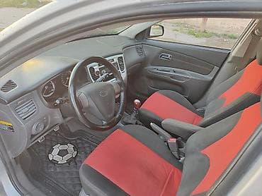 mersedes saat: Kia Rio: 1.4 l | 2005 il Sedan — 8