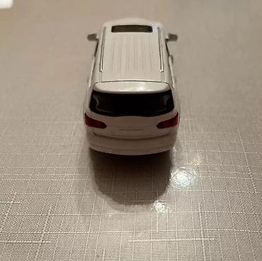 dvd diskler: Ağ rəngli metal oyuncaq SUV model avtomobil - Korpus: metal gövdə — 5