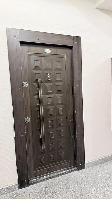 Qapi satilir əla veziyyetdə unvan Sumqayit stansiya ölcu 2m 94 sm