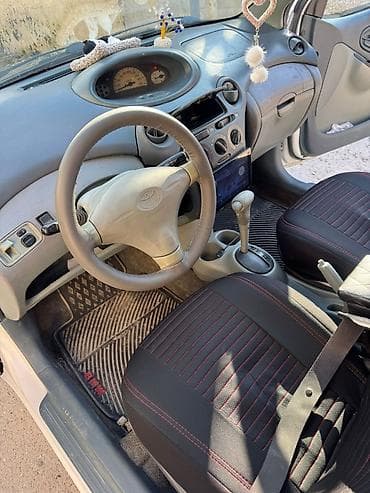 renaut 19: Toyota Vitz: 1 l | 2000 il Hetçbek — 4