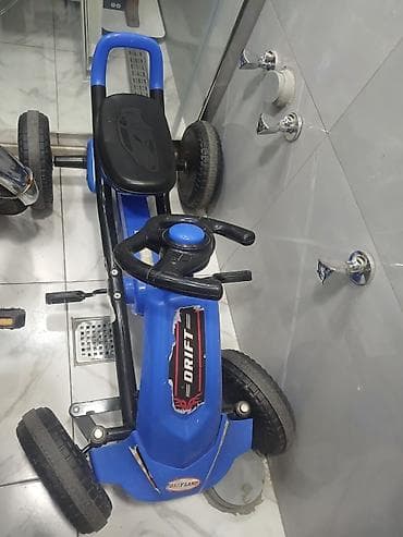 icinde oyunlarla: Uşaq pedallı “Drift” kartı - Rəng: mavi-qara - Üç təkərli — 1