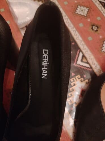 Toy paltarları və aksesuarları: Qadın ayaqqabısı – klassik qara rəngli, slingback model. - Burun — 3