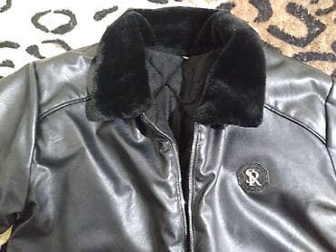 Svitşotlar: Qara rəngdə kişi dərisi görünümlü qış gödəkçəsi - Model — 2