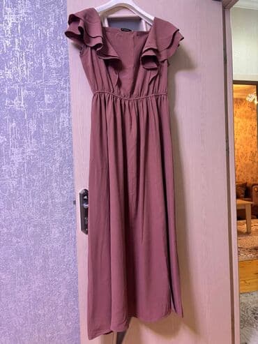 qadın şalvar: 1) Cins gödəkçə 30azn 2) Çəhrayı ziyafət donu 40azn 3) Bej ziyafət — 4