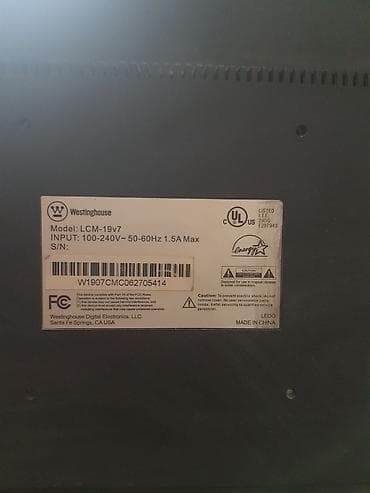 Monitor 19 düym Ekranda iki bar var. Monitor işləyir və video müşahidə