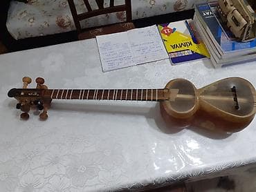Gitaralar: Salam.Tar profesional,ölçüsü orta və sifarişlə hazırlanmış tardır .8 — 4