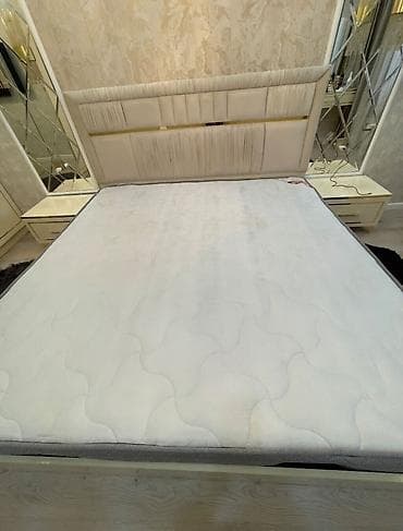 İdeal təzə vəziyyətdə matras satılır. - Ölçülər: uzunluq 2 m, eni — 2