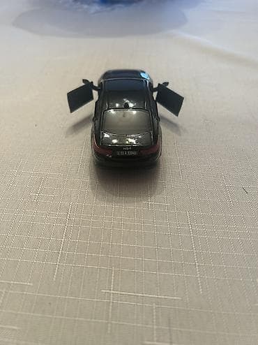 dvd disk: Ağ rəngli mini avtomobil modeli (sedan) - Korpus: realistik — 9