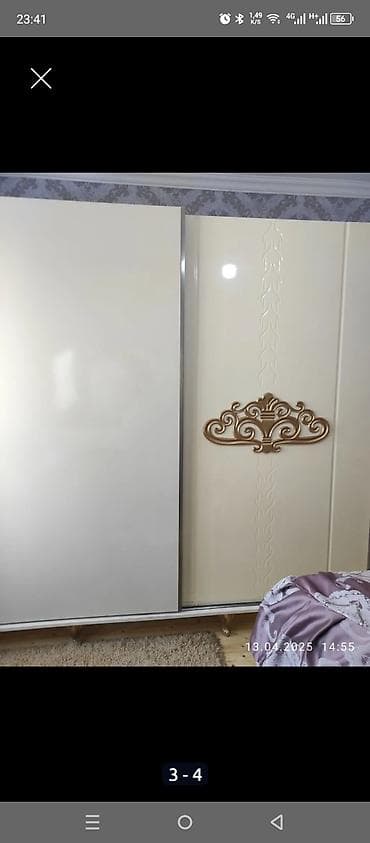 Ağ krem rəngli sürgülü qapılı paltar şkafı - Klassik-modern dizayn