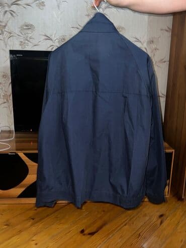 cins pencekler 2022: Unisex nazik qabaritdə göy rəngli yüngül gödəkcə. - Brend/etiket — 2