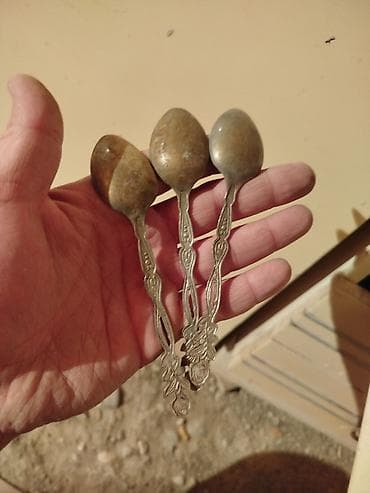 qaşiq: Qədimi süfrə dəsti – bıçaq və çay qaşıqları Tərkibi: - 4 ədəd masa — 3