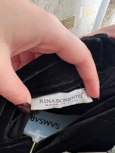 papaqli koynekler: Qısaqol qadın bluzası – məxmər material, qara rəng. - Yüksək yığma — 6