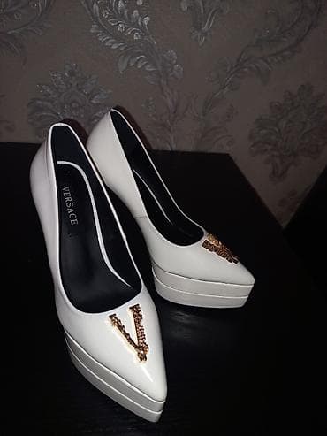 Versace ayaqqabi bir defe nigaha geyinilib yaxwi veziyyetdedir