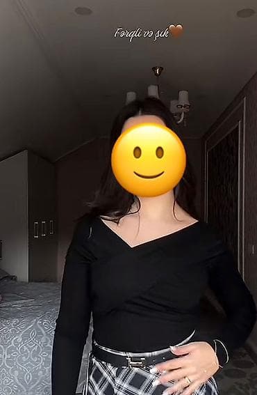 Basic bluz bordo rengi satılır etiketi üzərindədir heç geyinilməyib -