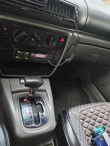 sukan satisi: Volkswagen Passat: 1.8 l | 1988 il Sedan — 5
