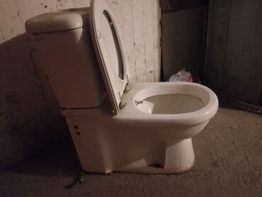 Mətbəx çanaqları: Ağ rəngli unitaz. Bu unitazın oturacağı və qapağı var. Su çəni ayrıca — 2