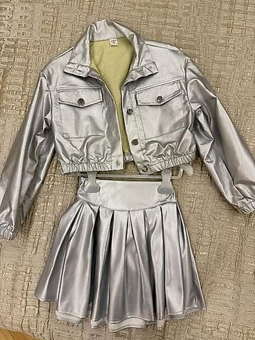 Жилеты, безрукавки: Gümüşü rəngdə iki hissəli dəst: - Qısa kəsimli, elastik bel hissəli — 1