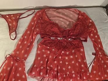 Qırmızı ürək naxışlı gecə dəsti – 3 parça Vəziyyət: 9/10