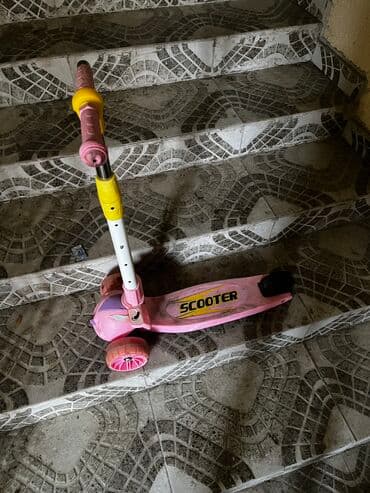 Maskalar, eynəklər: Salam,az işlənmiş skuter satılır.Üst üstə heç 5-10 dəfə sürülməyib — 3