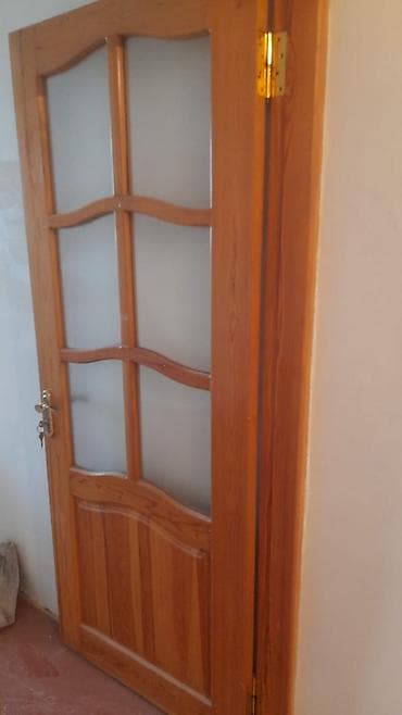 2 ədəd taxta qapl satılır.90/2 0lcudr.petle,çərçivə üstündədir.qiymet