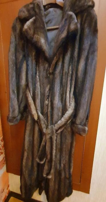 reqs geyimi: Qadın üçün uzun xəz palto - Rəng: tünd boz-qara tonlarda, təbii xəz — 1