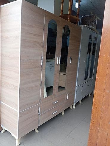 qapilari: 4 qapılı, Qəhvəyi, Digər material, Açılan, Düz dolab — 1