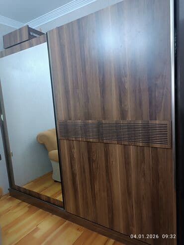 islenmis ev esyalarinin satisi: Б/у, Распашной, 2 двери Прямой шкаф, Гардеробный шкаф — 1