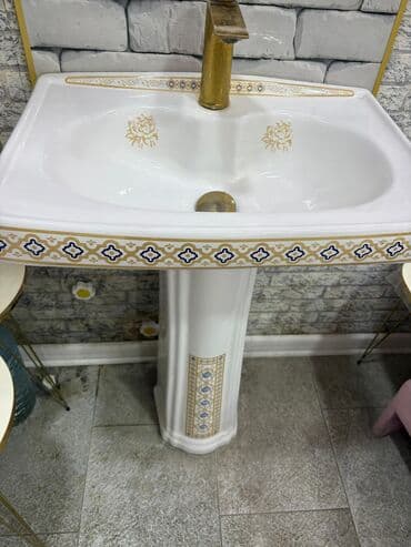 Duş başlıqları: Ağ rəngli, keramika ayaqlı yuyucu ləyəni. Ləyənin yuxarı hissəsində və — 2