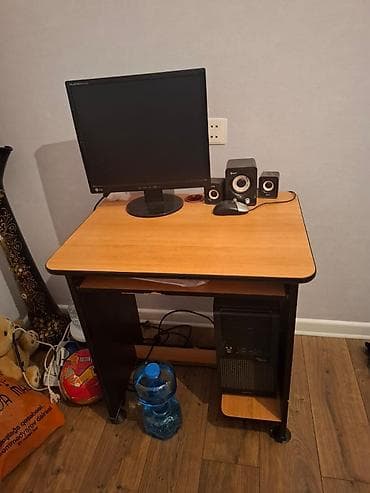 Kompüter dəsti və iş masası - Monitor: LG Flatron LCD monitor