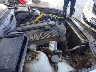 e39: BMW 5 Series E39 sedan - Kuzov: sedan, gümüşü rəng - Nömrə nişanı: AZ — 7