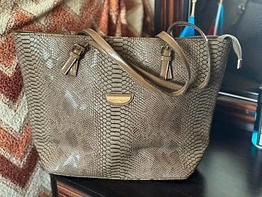 Qadın çantası – iri həcmli tote model
- — 1