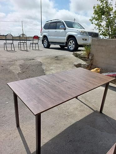 Masalar: Metall karkaslı yemək/iş masası - Ölçü təxmini: 120–140 sm uzunluq — 2