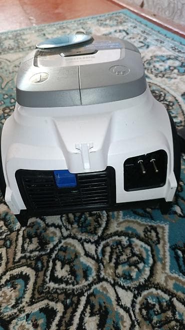 pitiminutka hisseleri: Philips 2000 Series tozsoran - Güclü sorulma: 1800 W motor, üzərində — 3