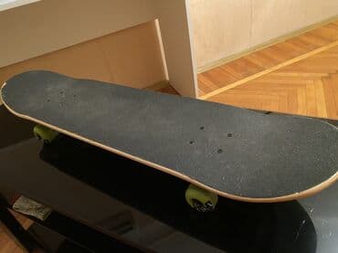 Skateboard – tam komplekt - Gövdə: 7 qat ağac laylı, iki tərəfli