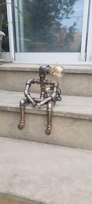 tripod lampa: Sənaye üslublu masa/qonaq otağı lampası – “oturan fiqur” dizaynı - — 1