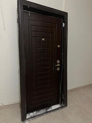 demir qapi islenmis: Mənzil üçün İşlənmiş Giriş qapısı Glazok ilə, Zəmanətsiz, Ünvandan götürmə — 1