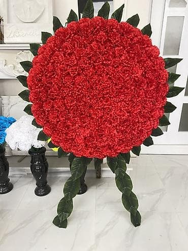 xalca satişi instagram: Qırmızı çələng – yas və anım mərasimləri üçün Ölçüsü : diametri-80sm — 2