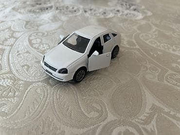 Oyuncaqlar: Yaşıl rəngli metal miniatür maşın modeli - Korpus: parlaq yaşıl rəng — 10