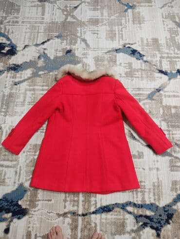 qadınlar üçün xəz palto: Qadin paltosu -42 olcude.Az geyilib,ici sariglidi,vorotniki — 2