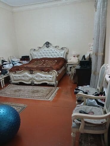 fezail bayramov kucesi: Gəncədə tam mərkəzdə Sabir küçəsində 4 otaqlı həyət evi cox təcili — 4