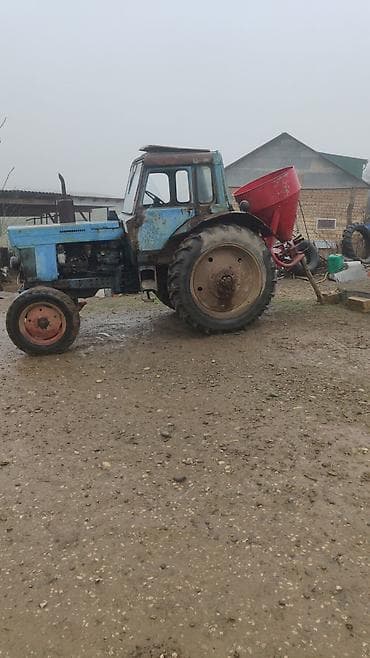 masin disqileri: Məhsul: Kənd təsərrüfatı traktoru və arxa asqıda mineral gübrə səpən — 3