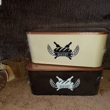 Çörek qabı Bamboo qapaqla Qapağından doğrama daskası kimi istifade ede