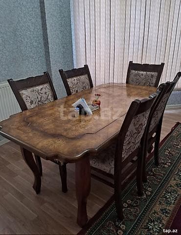 köhne mebeller: Ev satıldıgı üçün əşyaları satılır. Televizor altlıgı, Divan — 4