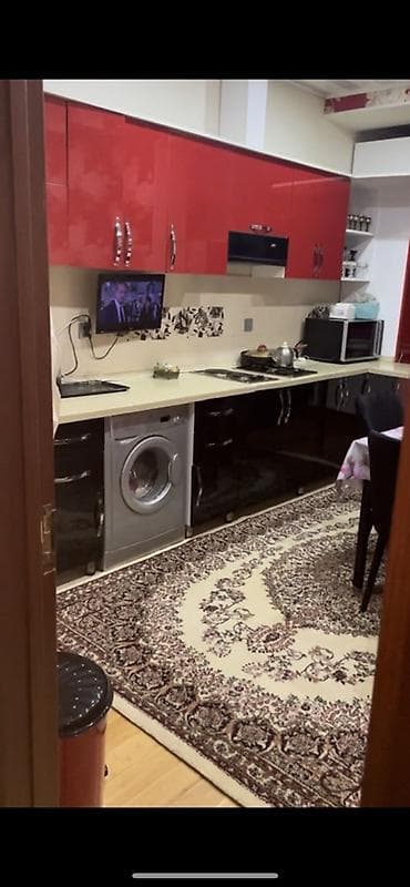masa ikinci əl: Qırmızı-parlaq fasadlı mətbəx mebeli dəsti - Üst və alt dolablar — 3