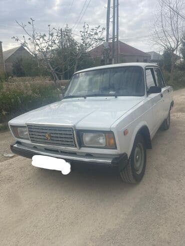 lider disk 07: LADA 2107, ağ rəng. Klassik kuzov, arxa ötürücülü sedan. Avtomobilin — 6